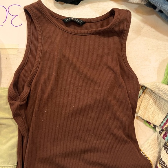 Brown tank top - Picture 1 of 3